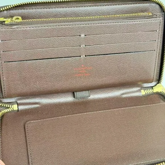 Louis Vuitton Damier Ebene Large Wallet with Classic Checkerboard Design - Picture 8 of 8